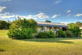 Cottages on Lovedale - Cottage No. 3 (2 bedroom)